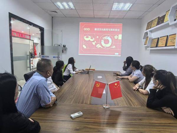 瑞众保险顺德支公司开展2024年清廉金融文化建设宣传月活动(图1)